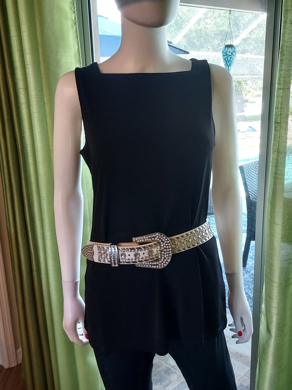 American Vintage: White Leather Silver Studded Buckle & Belt. 39"